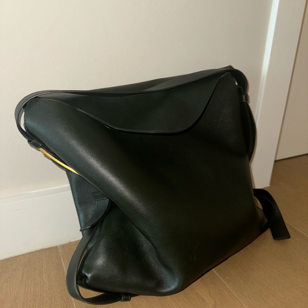 Bottega Veneta Cradle Shoulder Bag
Leather Medium